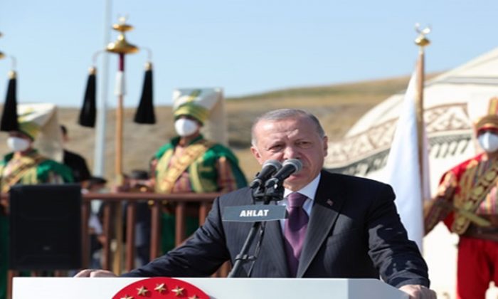 AHLAT, GÜNÜMÜZDE DE TARİHE ŞAHİTLİK ETMEYİ SÜRDÜRÜYOR