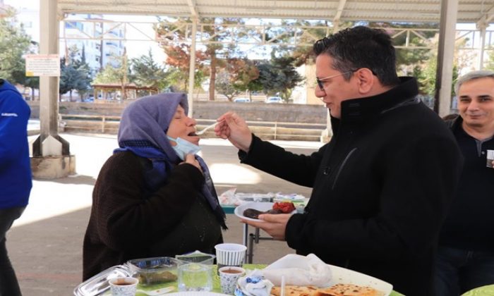 HALFETİ BELEDİYE BAŞKANI ŞEREF ALBAYRAK, YÖRESEL ÜRÜN KERMESİNDE AKADEMİSYEN VE ÖĞRENCİLERLE BİR ARAYA GELDİ