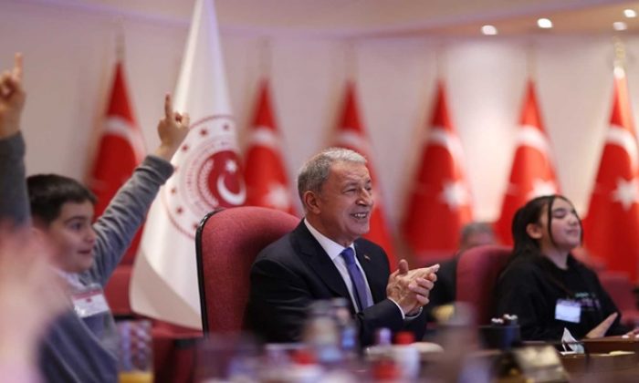 Milli Savunma Bakanı Hulusi Akar ve Beraberindeki TSK Komuta Kademesi, 23 Nisan Ulusal Egemenlik ve Çocuk Bayramı Dolayısıyla Şehit ve Gazi Çocuklarıyla Bir Araya Geldi