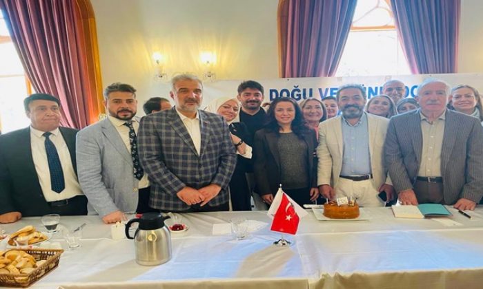 AK PARTİ MKYK ÜYESİ MİROĞLU VE AK PARTİ İSTANBUL İL BAŞKANI KABAKTEPE `DEN DOĞU VE GÜNEYDOĞU KÜLTÜR SANAT DERNEĞİNE ZİYARET