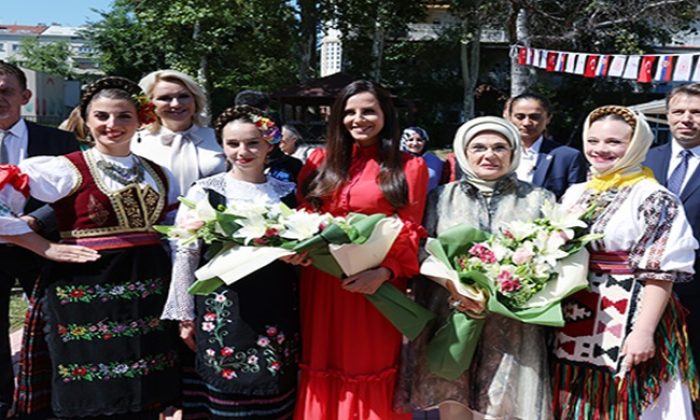 Emine Erdoğan, Zveçanska Annelik Merkezi’ni ziyaret etti