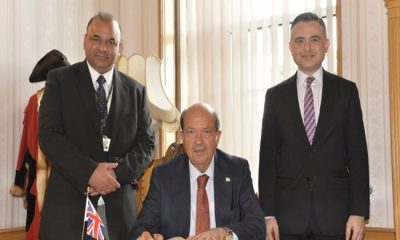Cumhurbaşkanı Ersin Tatar, Bury Belediye Başkanı Khalid Hussain ile bir araya geldi
