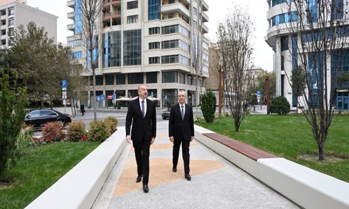 İlham Aliyev, Bakü’nün Nesimi ilçesinde yeni inşa edilen parkta oluşan koşullarla tanıştı